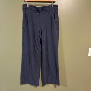 Like NEW Athleta Printed Pant Sweatpants Navy blue size Large L